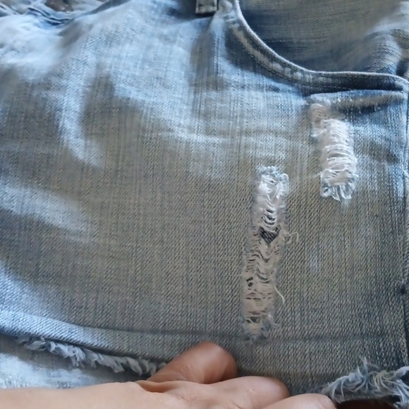 🦊 Wildfox Michelle Boyfriend Distressed Raw Hem Jean Shorts. Size 31 - Picture 8 of 17